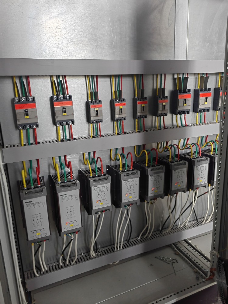 电力调整器负载电压加不上去是什么原因？