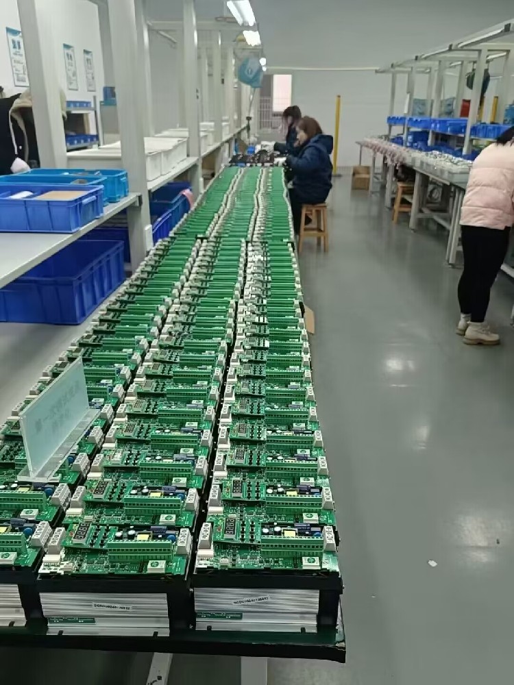 电力调整器在运行时最大电流逐步降低是为什么？