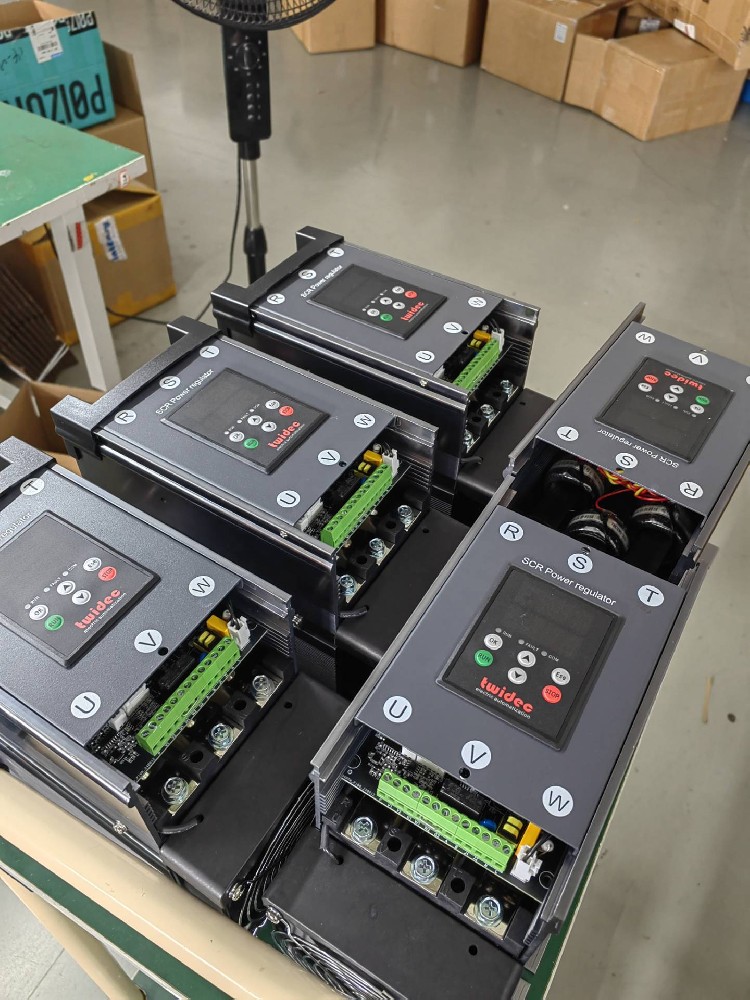 智能温度节造器是若何节造电力调整器的？