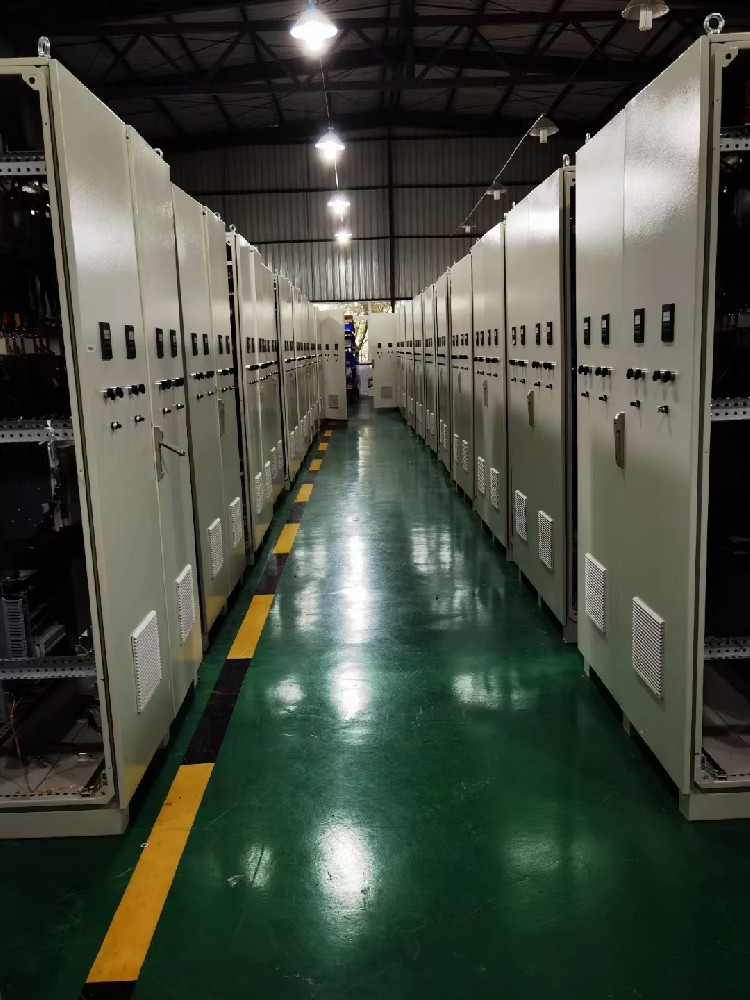 若何对电力调整器进行定期守护和机能检测？