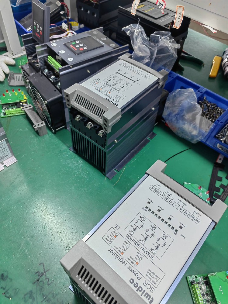 在易燃易爆的危险环境中，电力调整器是否具备防爆职能？或者必要采取什么特殊措施？