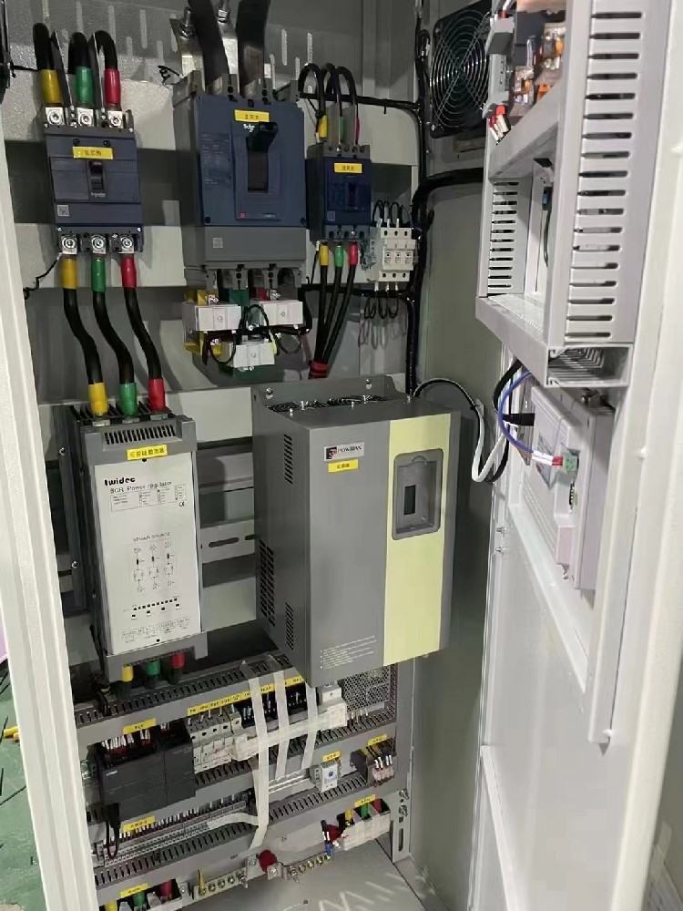 对于间歇性工作的负载，若何选择相宜的电力调整器以提高其使用寿命？