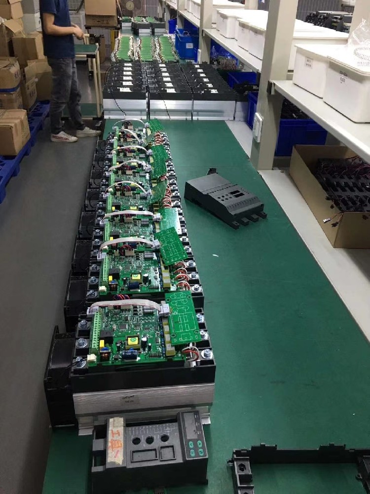 当电力调整器接入的电网存在三相不平衡时，会产生什么后果及若何解决？