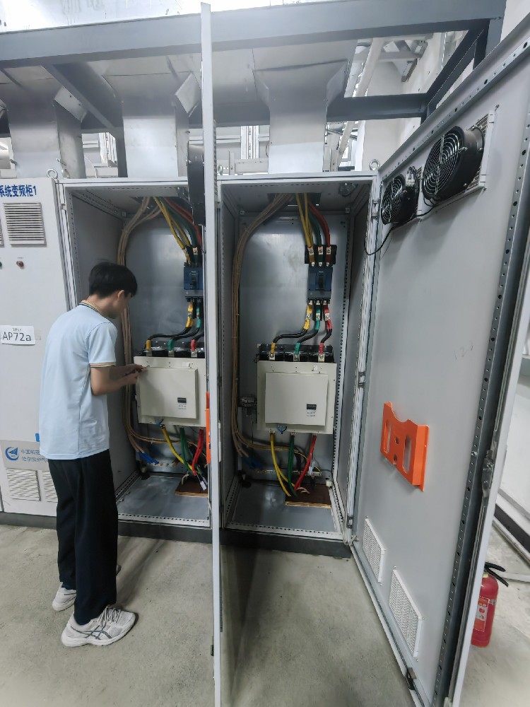 电力调整器在极端气象前提下（如高温、强风、暴雨等）的靠得住性保险措施有哪些？