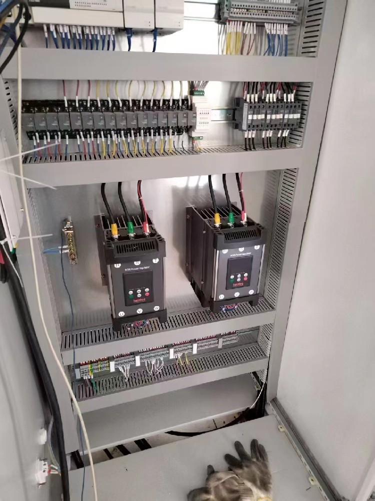 电力调整器操作界面显示的故障代码在说明书中找不到对应的诠释，该若何获取正确的故障信息和解决步骤？